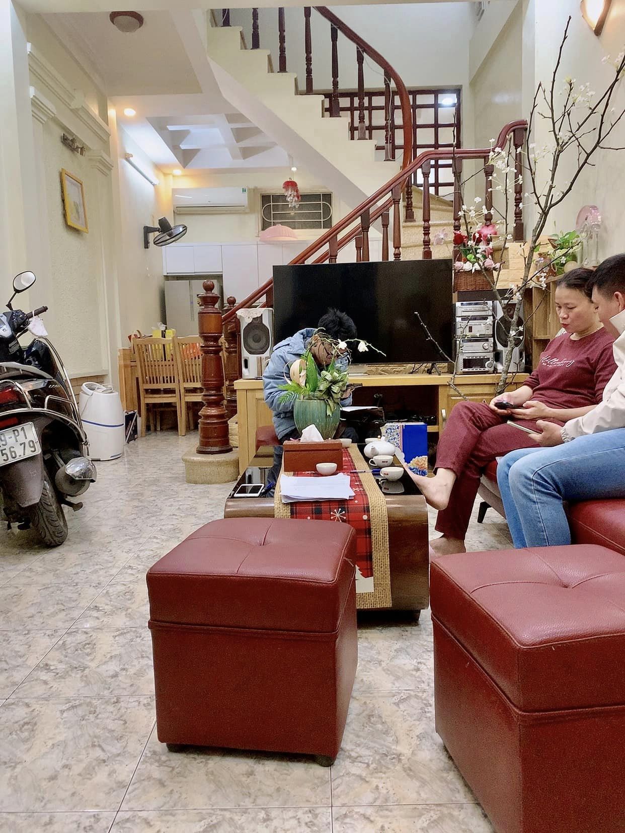 Nhà Cầu Giấy gần ô tô nhà đẹp ở sướng 2 thoáng 0569766799