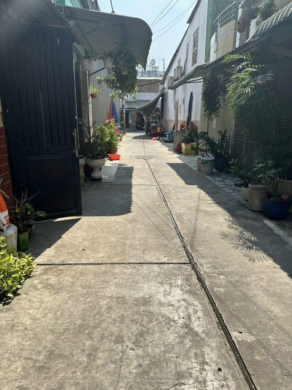 Bán Nhà Tỉnh Lộ 10,Phường Bình Trị Đông B, Quận Bình Tân. DT 30.1m2x2 tầng(3x10). Giá 2.99 tỷ TL