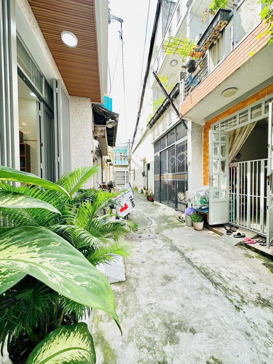 Nhà thích làm xây căn hộ dịch vụ, gần BV Thống Nhất, 6.5, 4m*20m, khu an ninh yên tỉnh