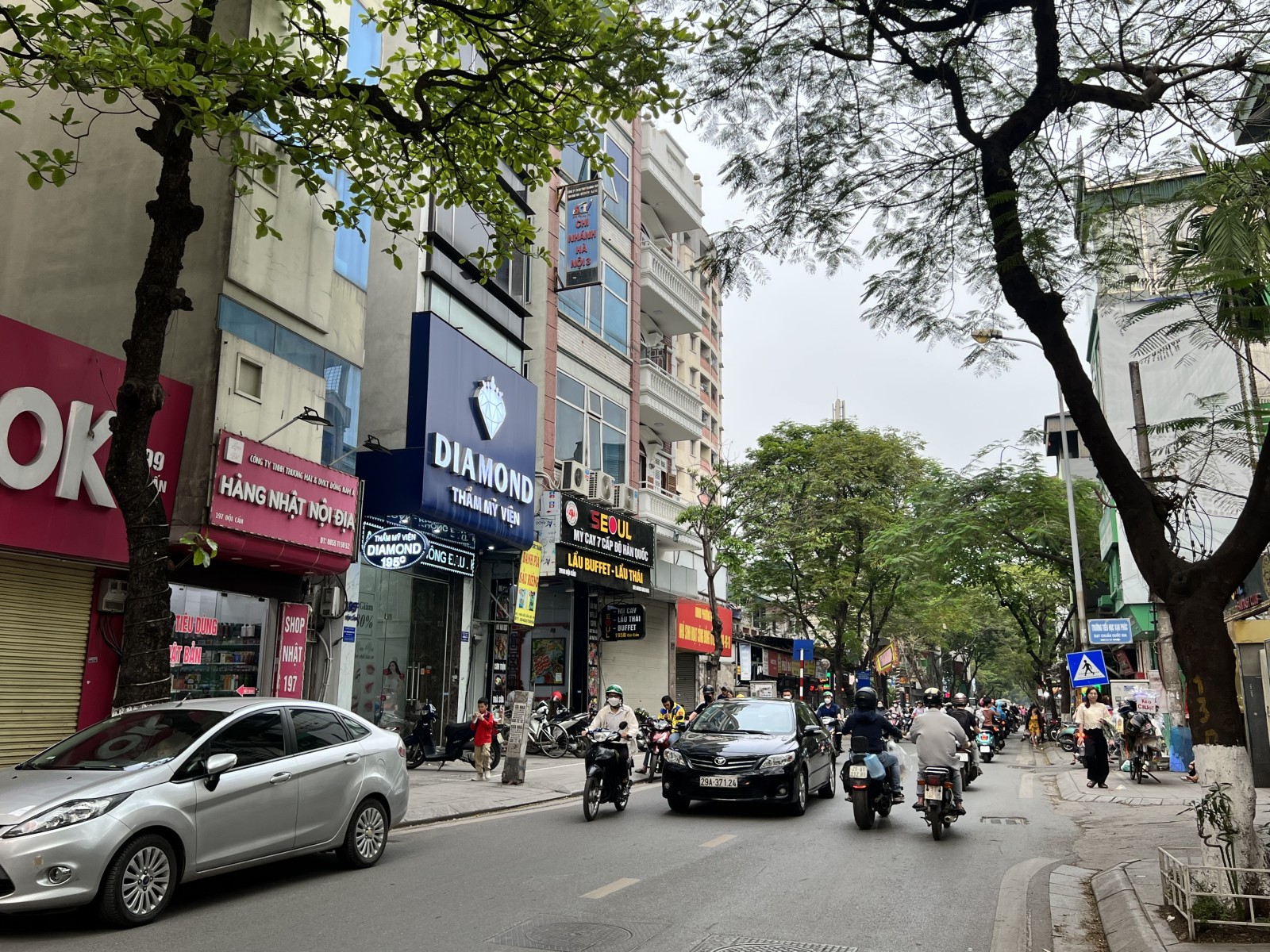 Bán nhà 2 mặt phố Đội Cấn 86m 5 tầng DT 80 tr giá 25 tỷ