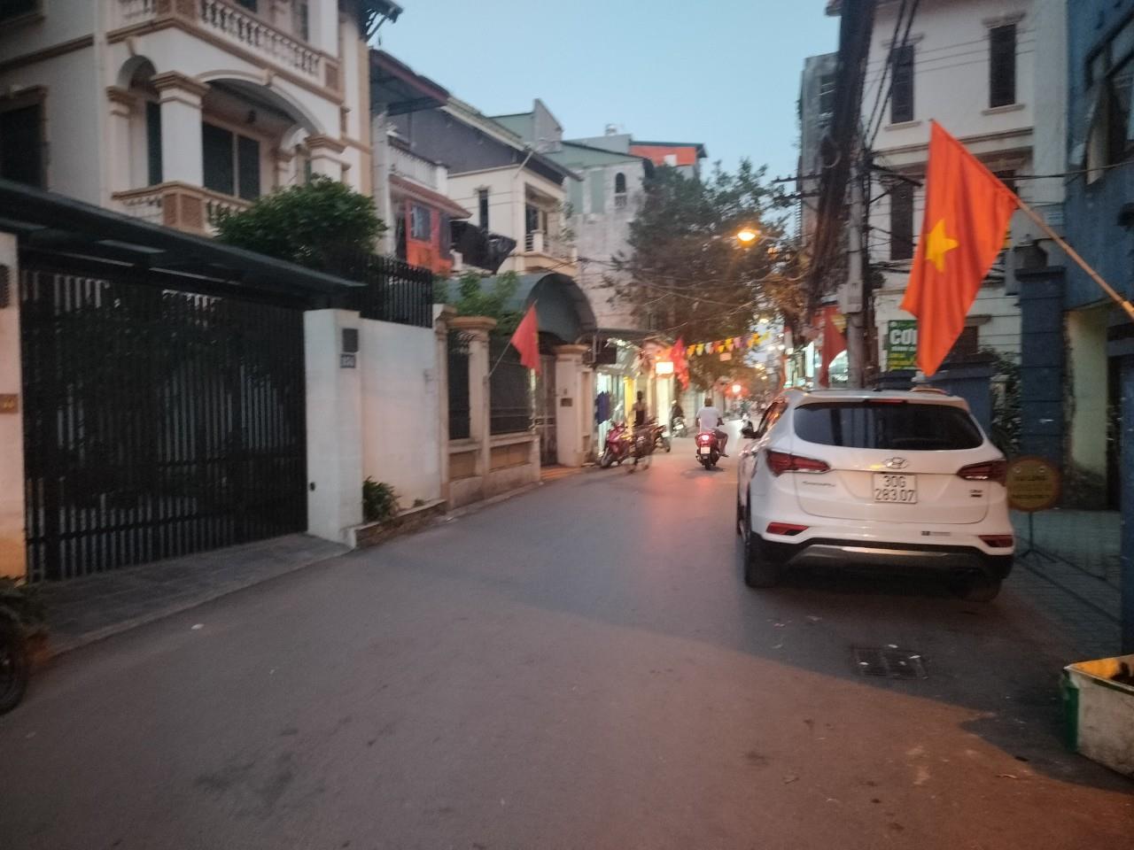 BÁN NHÀ PHỐ NGUYỄN VĂN CỪ - BỒ ĐỀ - LONG BIÊN