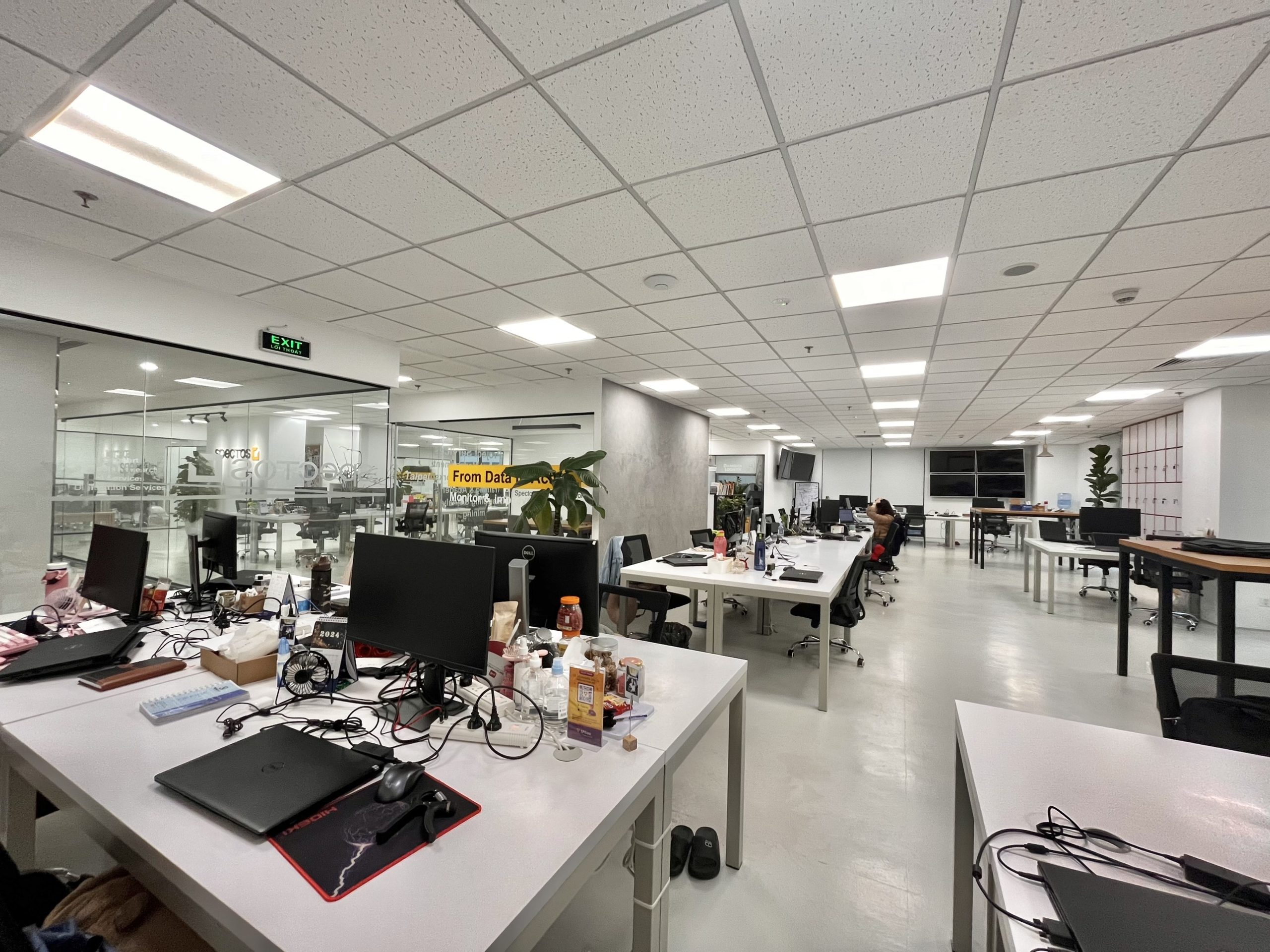 Cho thuê văn phòng 400m2 sẵn nội thất đẹp tòa IDMC Duy Tân, quận Cầu Giấy