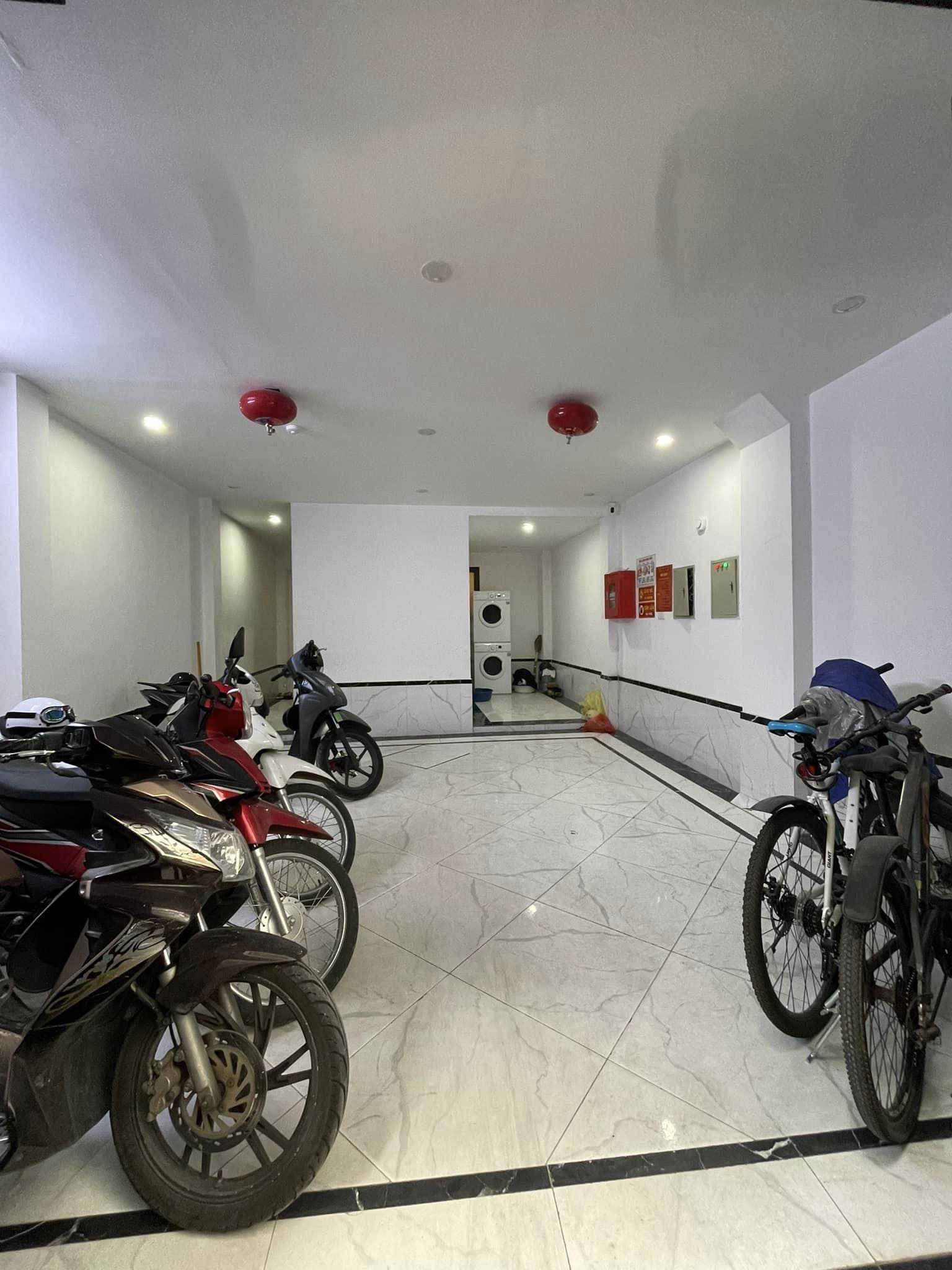 Bán CHDV phố Minh Khai, 90m2 x 6 tầng , 21 phòng khép kín