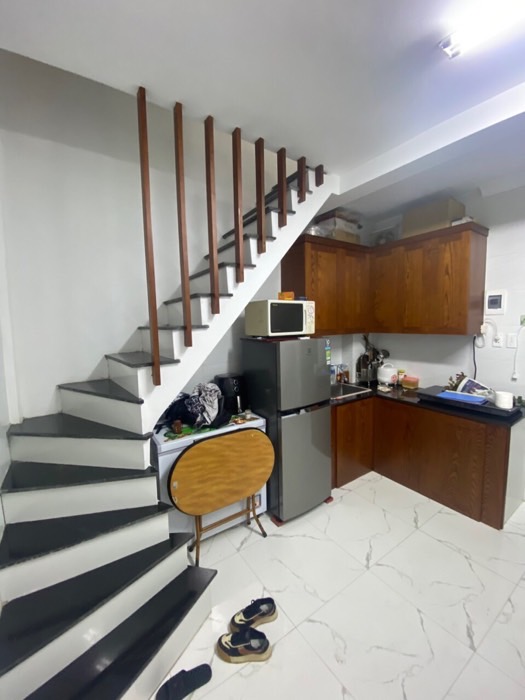 Hiếm – Trung Tâm Quận- Nhà đẹp 3 tầng mặt tiền 4m- Sổ đỏ chính chủ -2.4 tỷ.