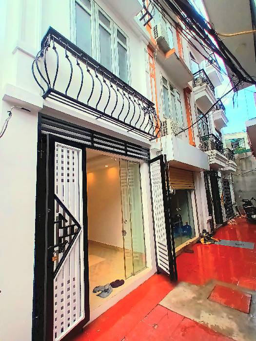 Bán nhà Bát Khối 50m, 4 tầng, 1 tum, 3,9 tỷ. Ô tô đỗ gần.