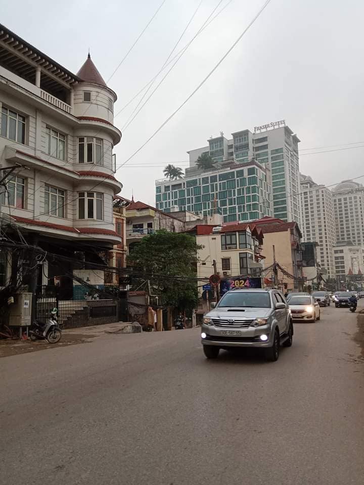 BÁN NHÀ TÂY HỒ 31 ĐƯỜNG XUÂN DIỆU 48M2, 4 TẦNG 4PN, KHÉP KÍN NHÚ 9 TỶ KD HOMSTAY