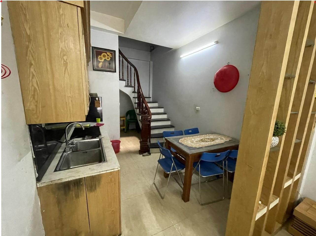 CHỦ CHUYỂN NHÀ MỚI RỘNG HƠN CẦN BÁN NHÀ THẠCH BÀN LONG BIÊN DIỆN TÍCH 30M2, 5 TẦNG