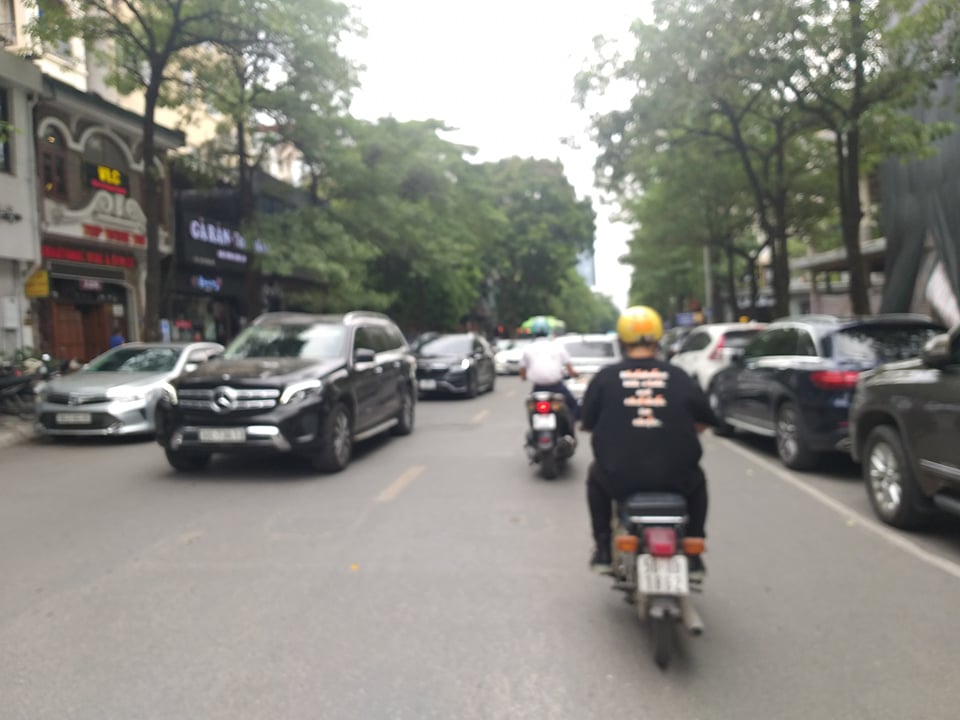 Gia Đình Em Cần Bán Một Căn Biệt Thự Duy Khu Lão Thành Cách Mạng. Hạ Yên Quyết . 20 Trần Kim Xuyến. P Yên Hòa. Cầu Giấy DT 300 m2. Giá 120 tỷ