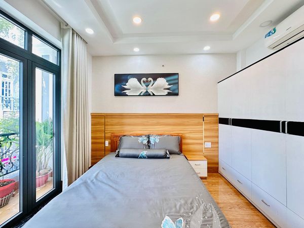 6,5tỷ có nhà 2 tầng, 80m2, cách hẻm xe tải 15m đường CMT8 tân bình, gần chợ, trường học, khu dân cư, an ninh yên tỉnh, thích hợp cho thuê