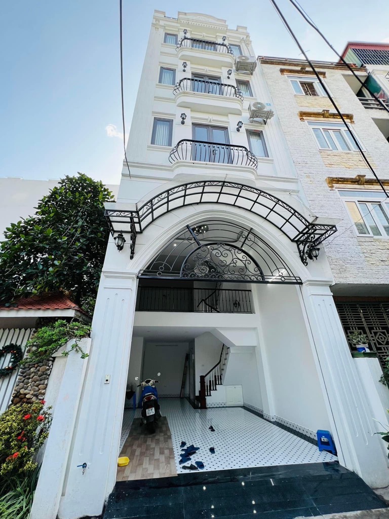 Ngọc Thuỵ - 6 tầng thang máy - ô tô ngủ trong nhà