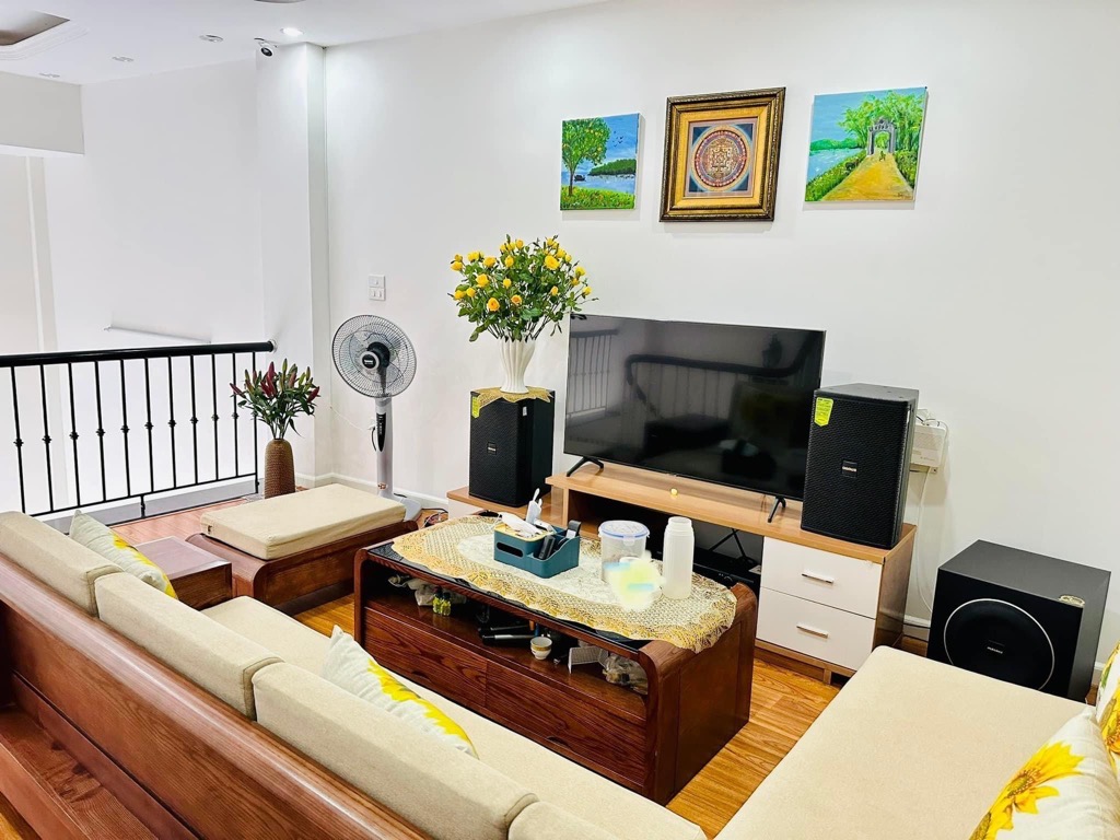 Nhà đẹp, ngõ ô tô tránh, thang máy, gara ô tô, trung tâm, Ngọc Thuỵ, 48M, 8.5x tỷ