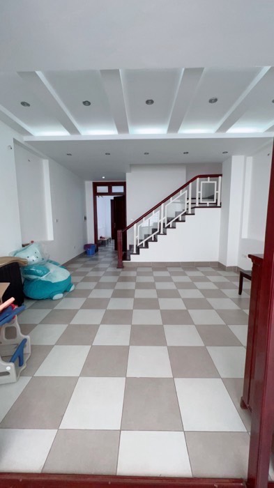 BÁN NHÀ NGUYỄN VĂN CỪ- NHÀ NGÕ PHỐ - ĐẸP 6 NGỦ Ở LUÔN- MẶT TIỀN RỘNG- DIỆN TÍCH HIẾM