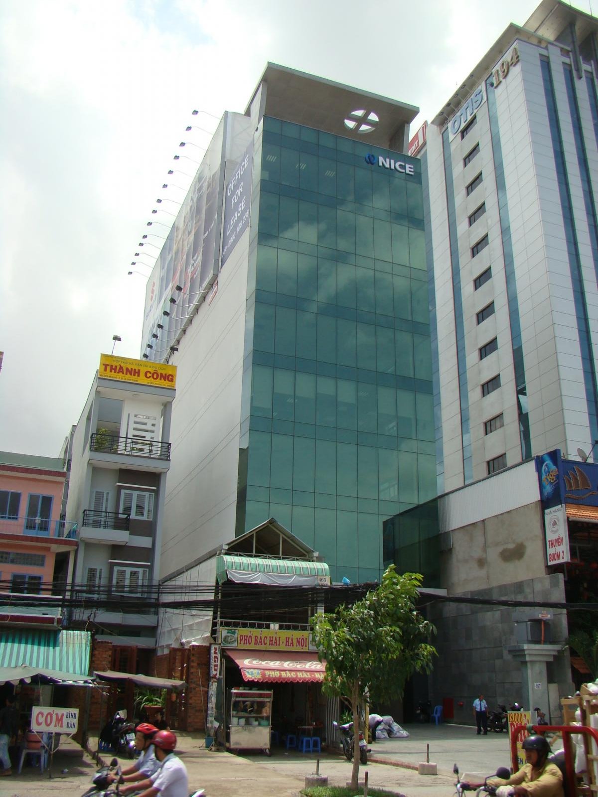 Bán Tòa Nhà Hầm 10 Tầng - MT Điện Biên Phủ đoạn siêu rộng 120m - DT 10 x 38.5m - View Landmark81