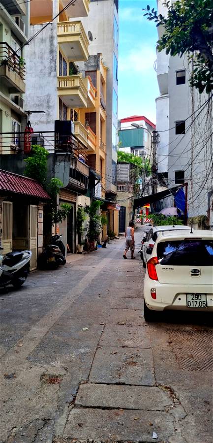 Bán Đất Tặng Nhà Phố Lạc Long Quân Quận Cầu Giấy. 110m Mặt Tiền 6,4m Nhỉnh 21 Tỷ. Cam Kết Ảnh Thật Mô Tả Chính Xác. Chủ