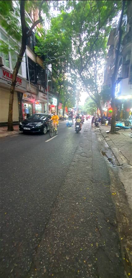 Bán Nhà Mặt Phố Nghĩa Tân Quận Cầu Giấy. 50m Nhỉnh 20 Tỷ. Cam Kết Ảnh Thật Mô Tả Chính Xác. Chủ Thiện Chí. 1386