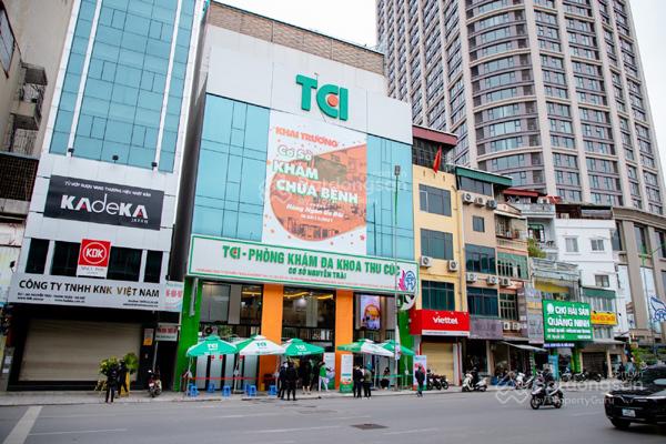 Cho thuê nhà 8 tầng mặt tiền 15m, tổng diện tích 1700m2, mặt đường Nguyễn Trãi