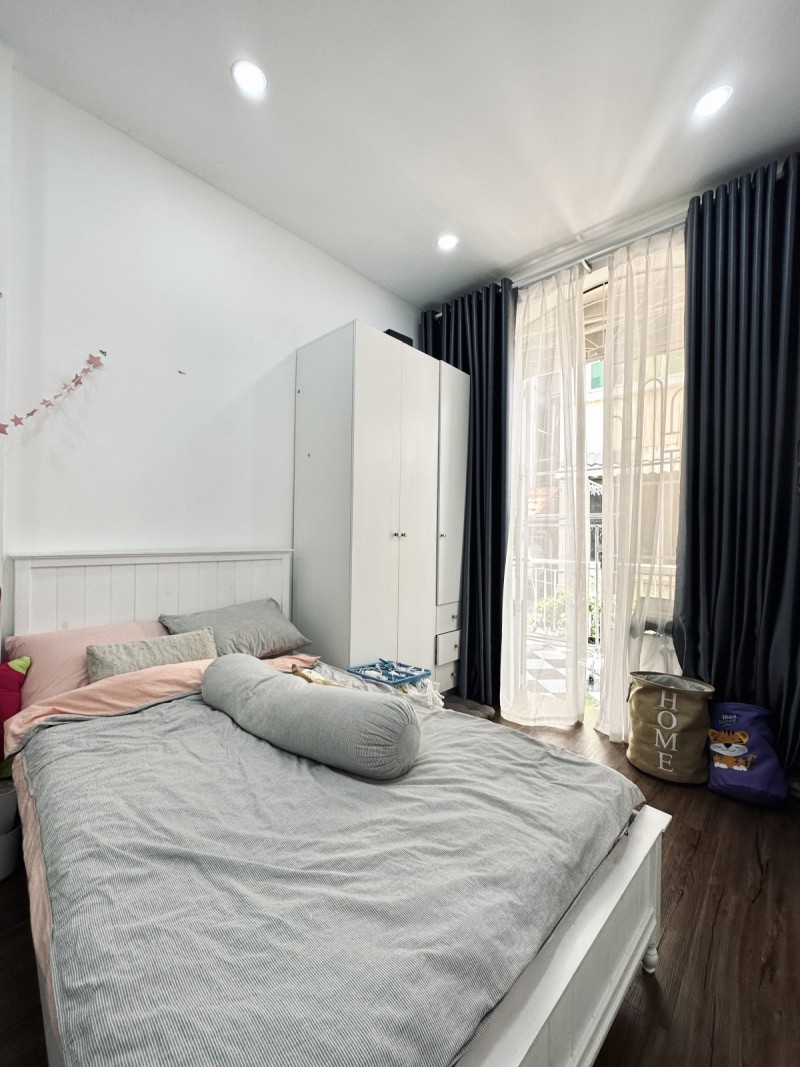 Bàn nhà Lê Hồng Phong, Quận 10, 35m2, 3 tầng full nội thất, chỉ 3 tỷ 99