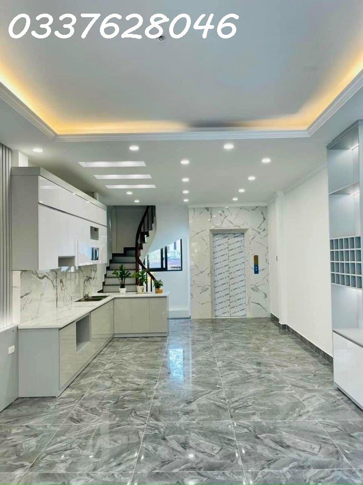 Bán nhà rẻ đẹp 50m2 5tầng nhỉnh 6tỷ Khu Võng Thị Hồ Tây LHE. Hoàng Anh Gấp!!!