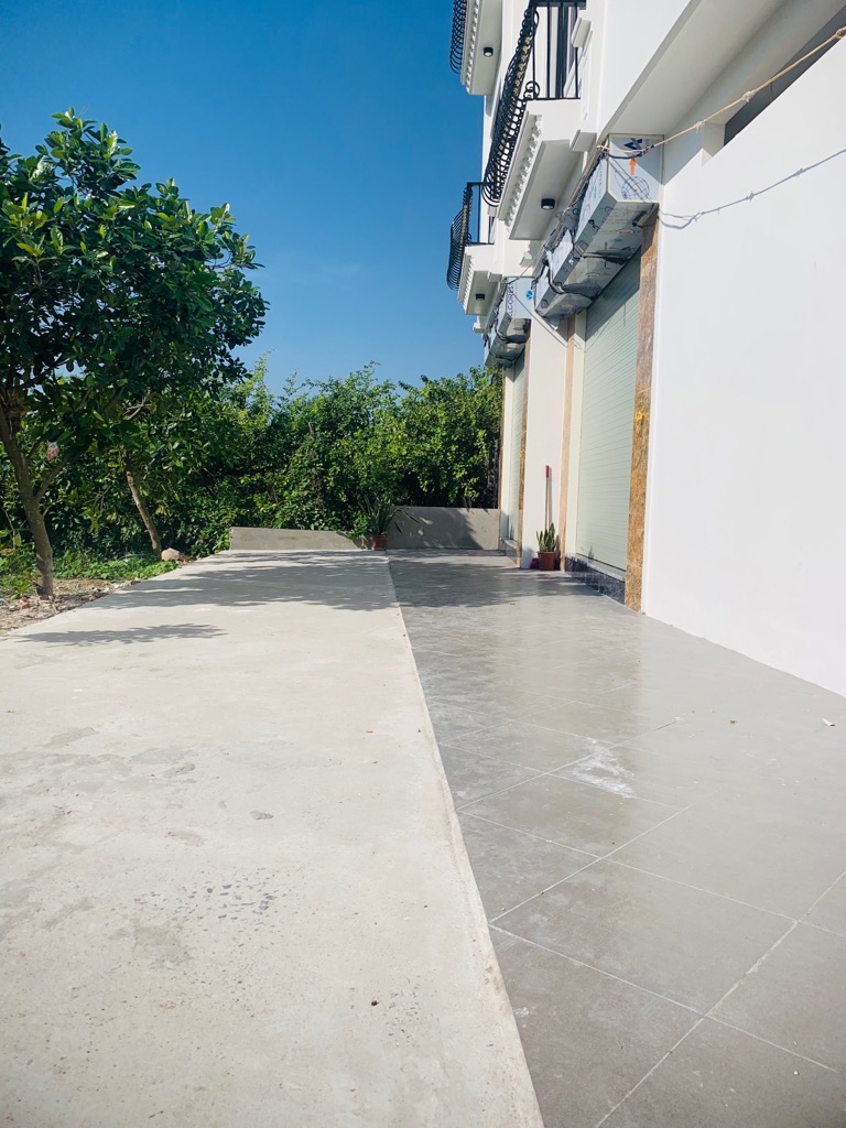 Bán nhà phố CỔ LINH 42m, 5 tầng, 3,5 tỷ. Ô tô đỗ cổng.