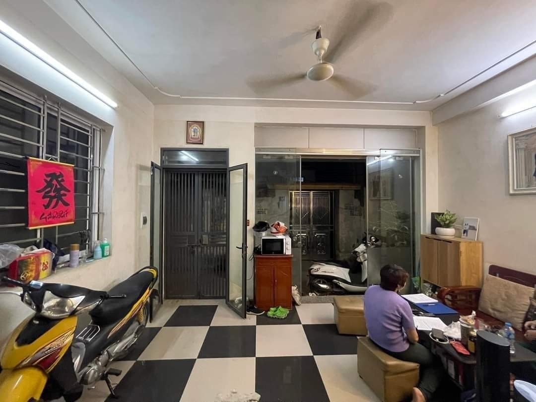 Bán nhà Phúc Đồng 55m2 * mt 5,8m * 3,8 tỷ. ô tô vào, gần chợ.