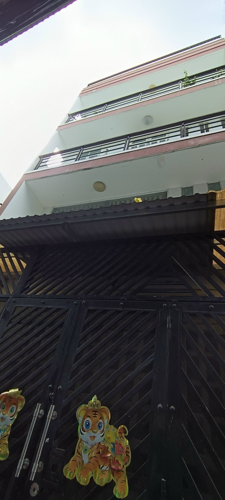 Van kiếp NGAY PHAN XÍCH LONG - HẼM 3M5 - 4 TẦNG BTCT - NGANG 5.5M - CHỈ 5.5 TỶ TL.