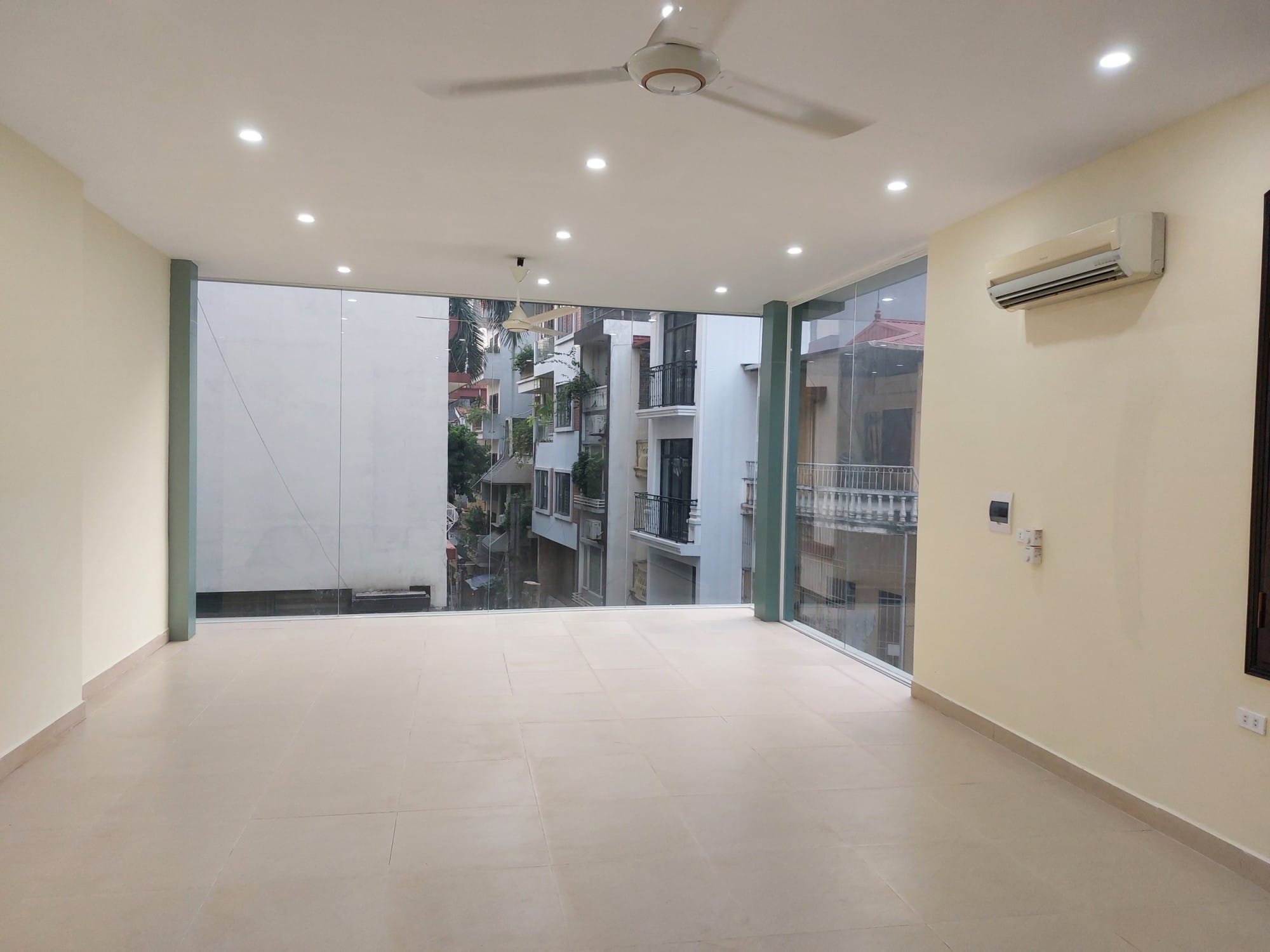 Bán Nhà Phố Đông Quan Quận Cầu Giấy. 115m Xây 5 Tầng Nhỉnh 19 Tỷ. Cam Kết Ảnh Thật Mô Tả Chính Xác. Chủ Trẻ Tuổi Thiện