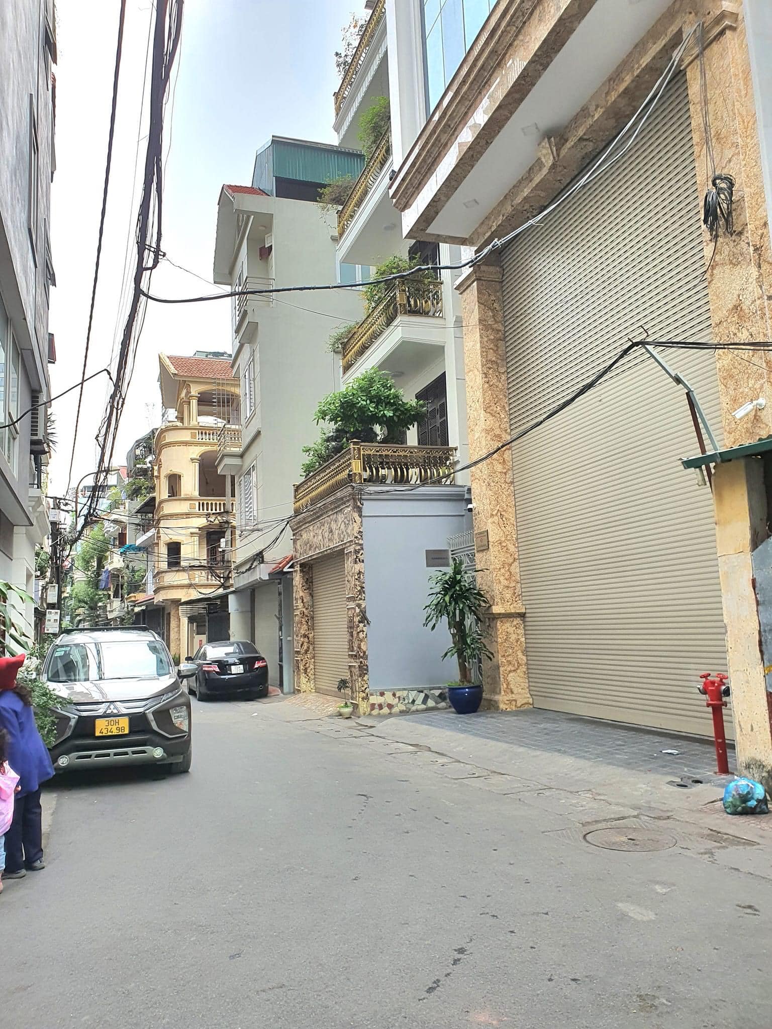 Bán nhà mặt phố Yên Lạc, diện tích 140 m2, mặt tiền 6.5m, giá 27.6 tỷ, KD đỉnh