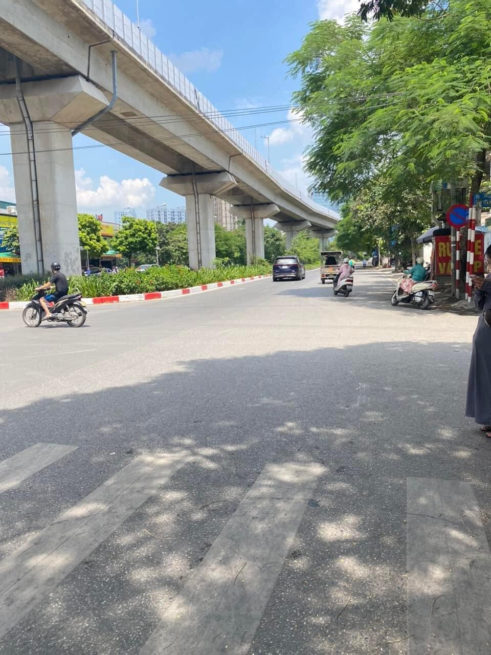 Bán Gấp Lô Đất, Mặt Phố Yên Lãng, Quận Đống Đa, 160m x 2T, Mt 6.5m. Giá 62 tỷ.