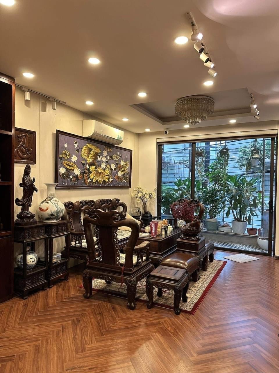 BÁN NHÀ TẬP THỂ T2 VÕ THỊ SÁU HAI BÀ TRƯNG - 110M 3PN - OTO ĐỖ CHÂN CẦU THANG SĐCC FULL NỘI THẤT VIEW HỒ