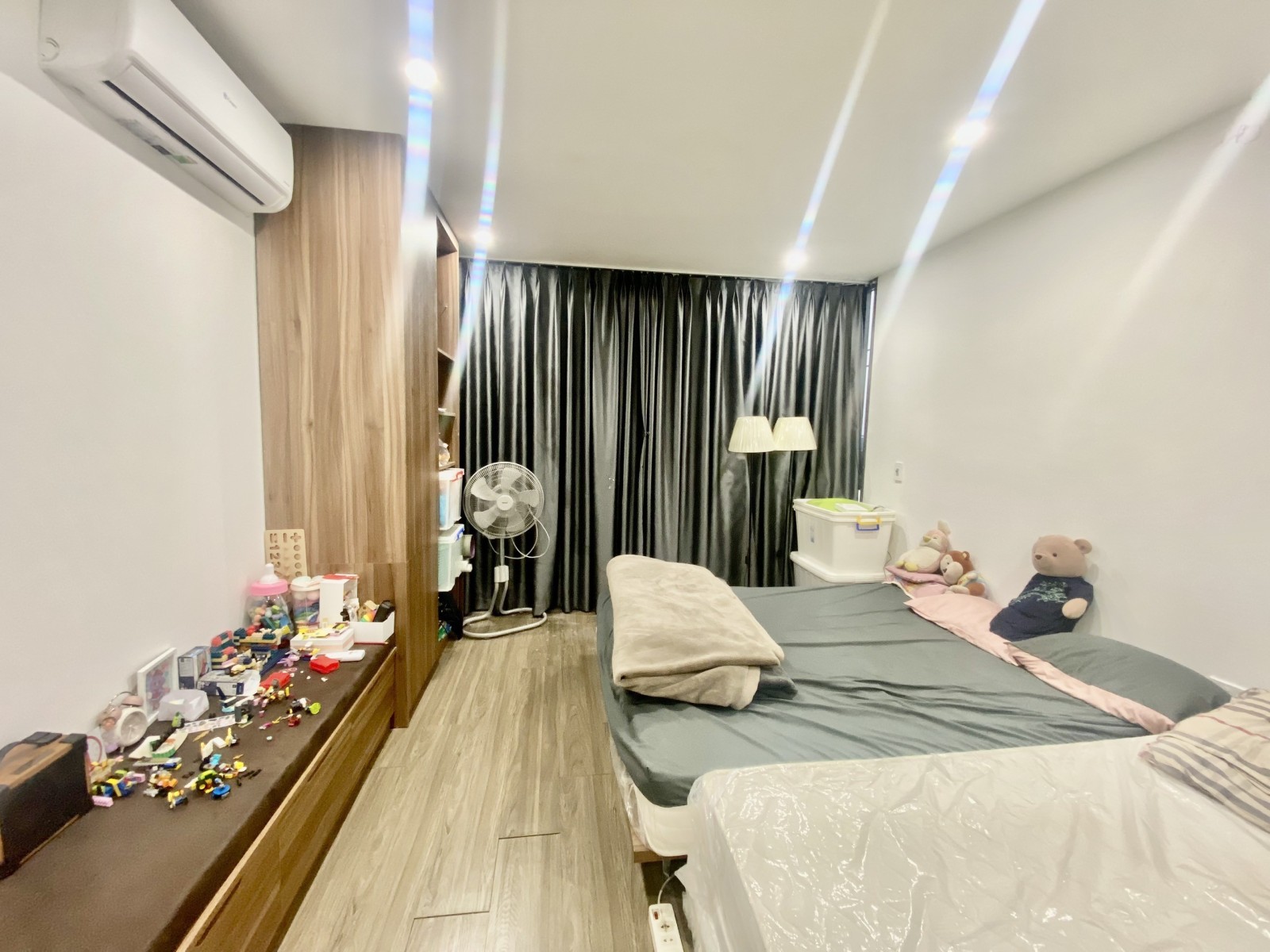 Bán nhà phố Nguyễn Văn Cừ, chủ tặng lại full nội thất, khách mua xách balo ở ngay.