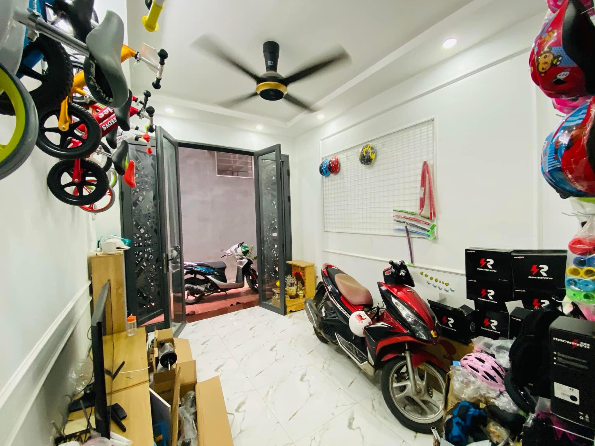 Nhà đẹp gần Hồ Tây phố Lạc Long Quân, Gara Ô tô, 2 mặt thoáng 0569766799