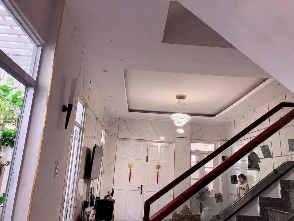 CHÍNH CHỦ TRANG BÌA- 7 CHỖ QUAY ĐẦU- KẾ BÊN KHU BỘ CÔNG AN- 3 TẦNG- NGANG 5M-