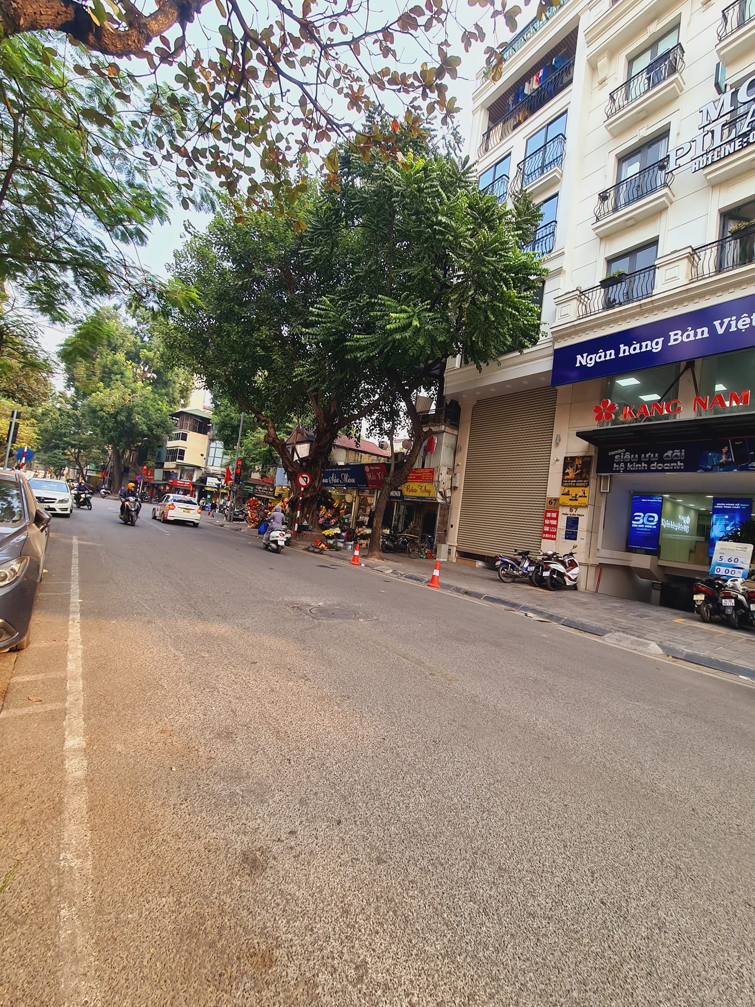 Bán đất Trần Xuân Soạn, diện tích 85m2, mặt tiền 5.65 m, giá 18.8 tỷ, ô tô vào nhà