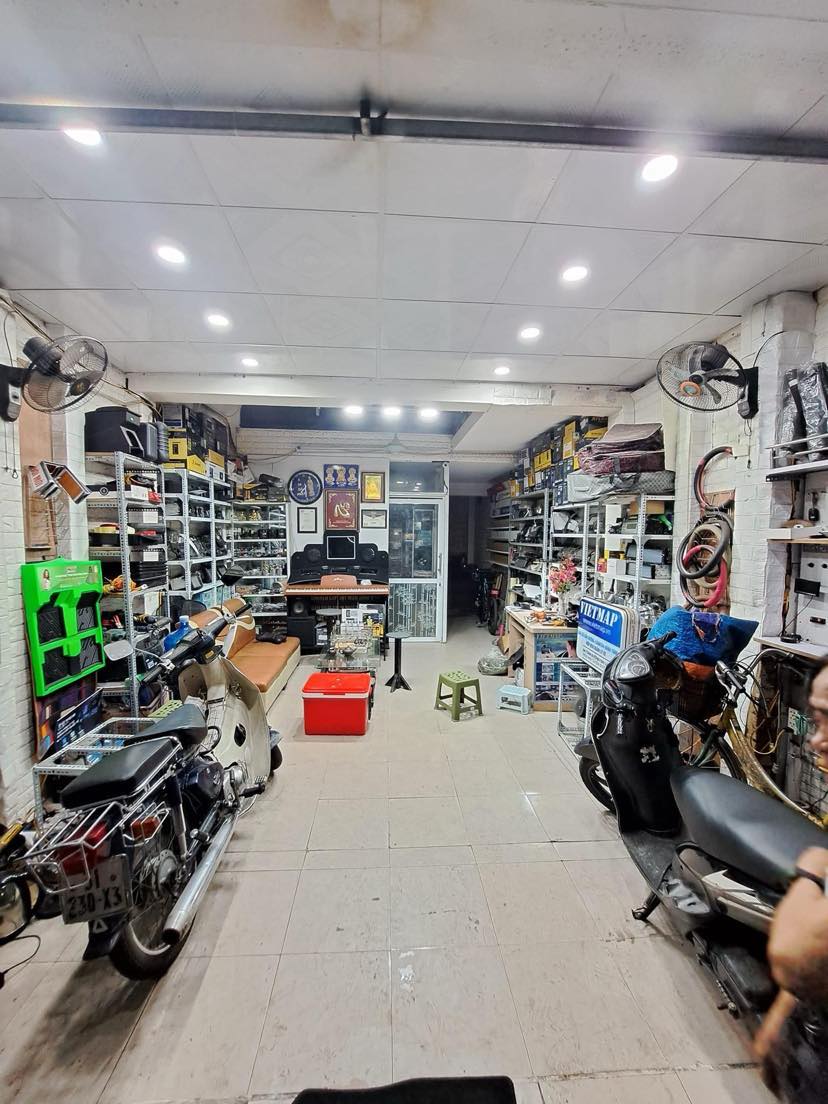 Mặt phố trần khát trân. 43m2. 5 tầng, MT 4,2m, nở hậu, 15,2 tỷ