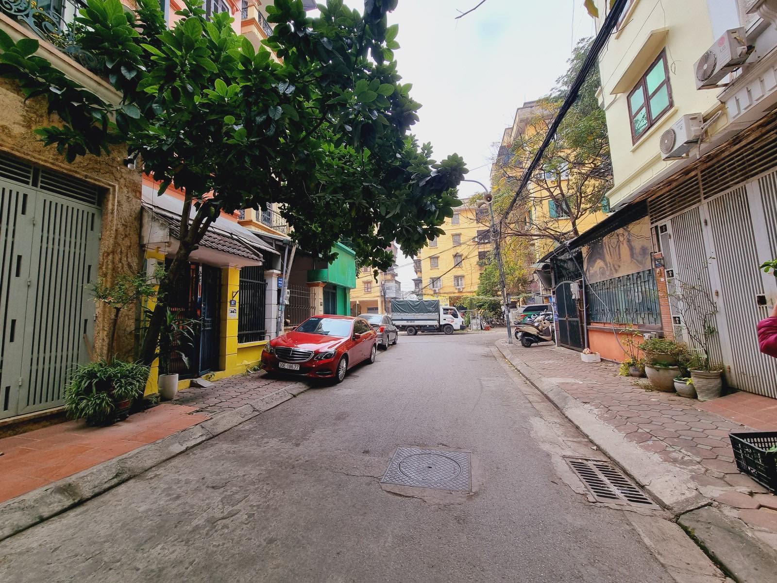 BÁN NHÀ PHÂN LÔ OTO VÀO NHÀ CẦU GIẤY DT 4862M2 x 5T MT4,35M SÁT PHỐ CHỈ 11,7 TỶ