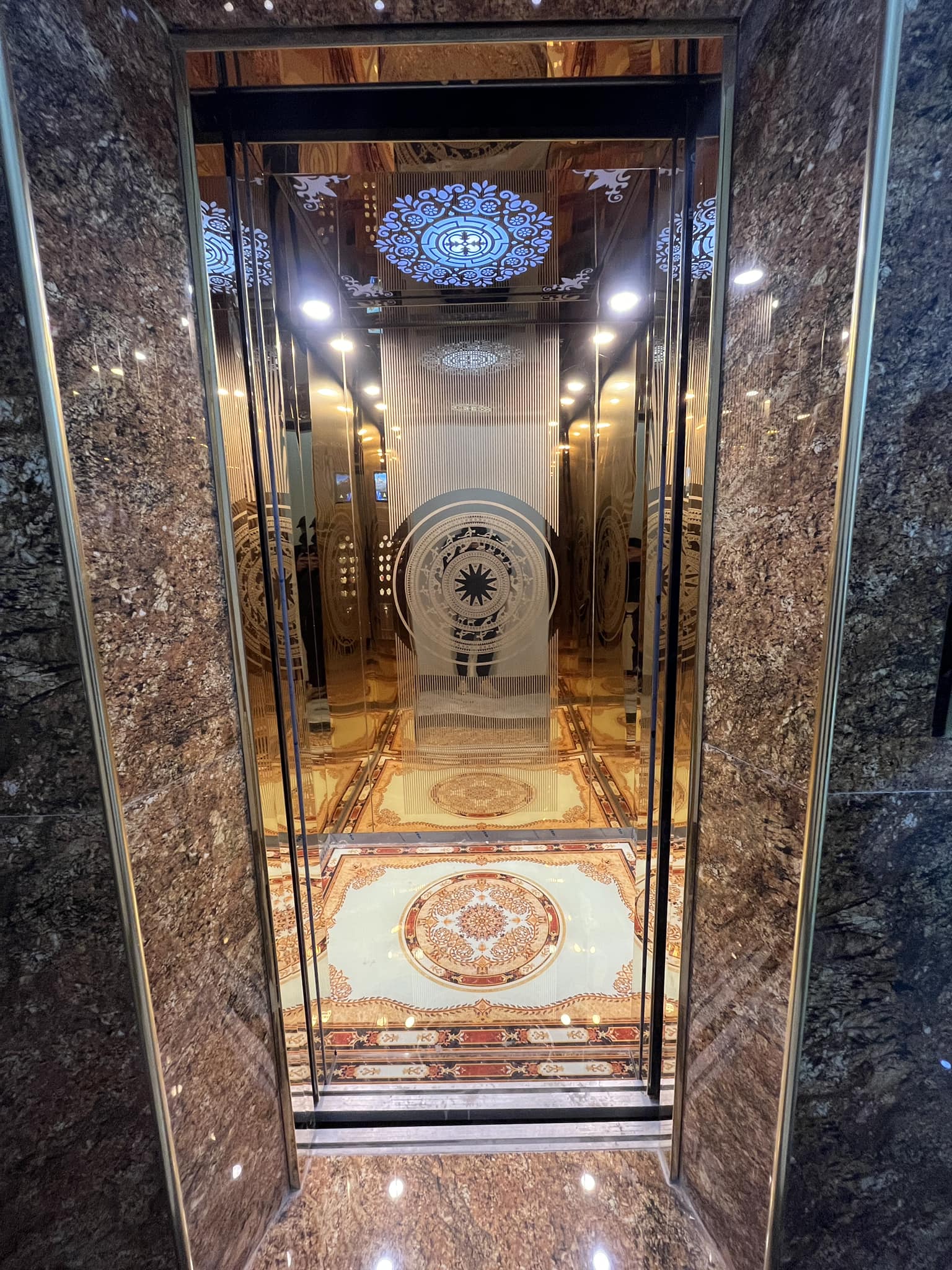 Bán chung cư mini Đội Cấn 11 phòng, thang máy, 58m 6 tầng mt 5m 13ty