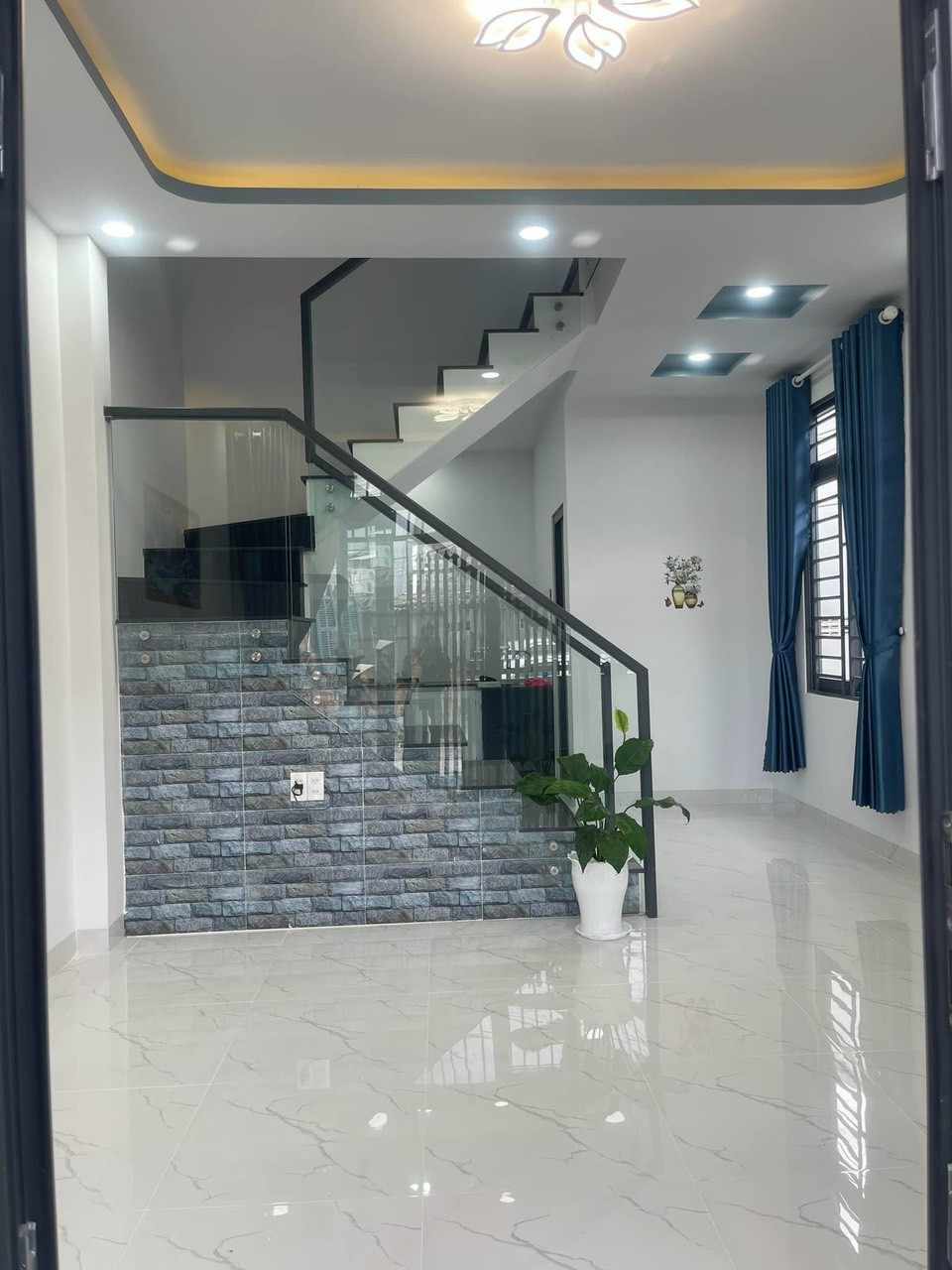 cần bán nhà mới- lô góc 2MT-DT4 X10 M-2tầng-xe hơi đậu cửa chỉ 1T9-P VĨNH HÒA- nha trang.