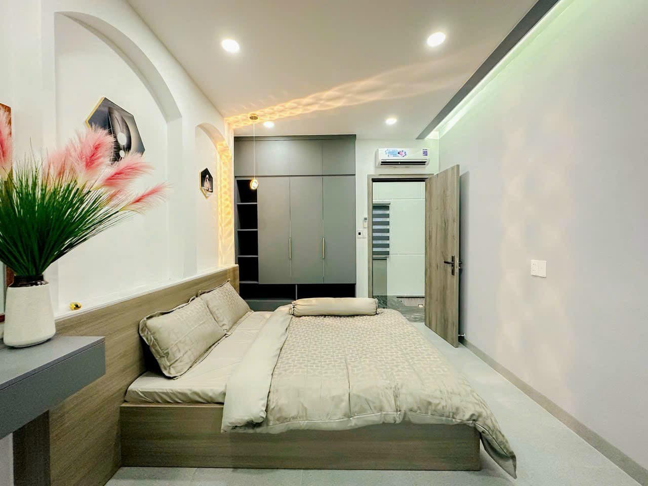 NHÀ MỚI TINH ĐẦY ĐỦ NỘI THẤT SANG XỊN - NGANG 6.5M BỀ THẾ- XE TẢI TỚI XÁT NHÀ - CHỈ NHỈNH 4TỶ