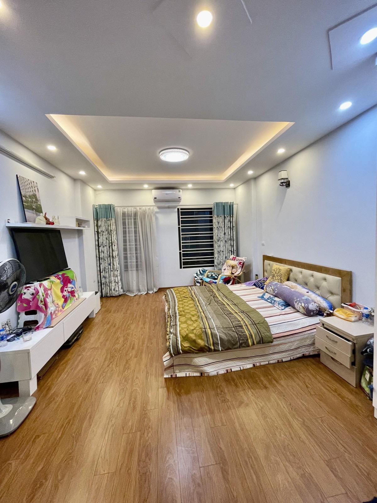 BÁN MẶT PHỐ VIP THỤY KHUÊ TÂY HỒ VỈA HÈ RỘNG KINH DOANH SẦM UẤT 52M2 MẶT TIỀN 4,8M CHỈ 17 TỶ