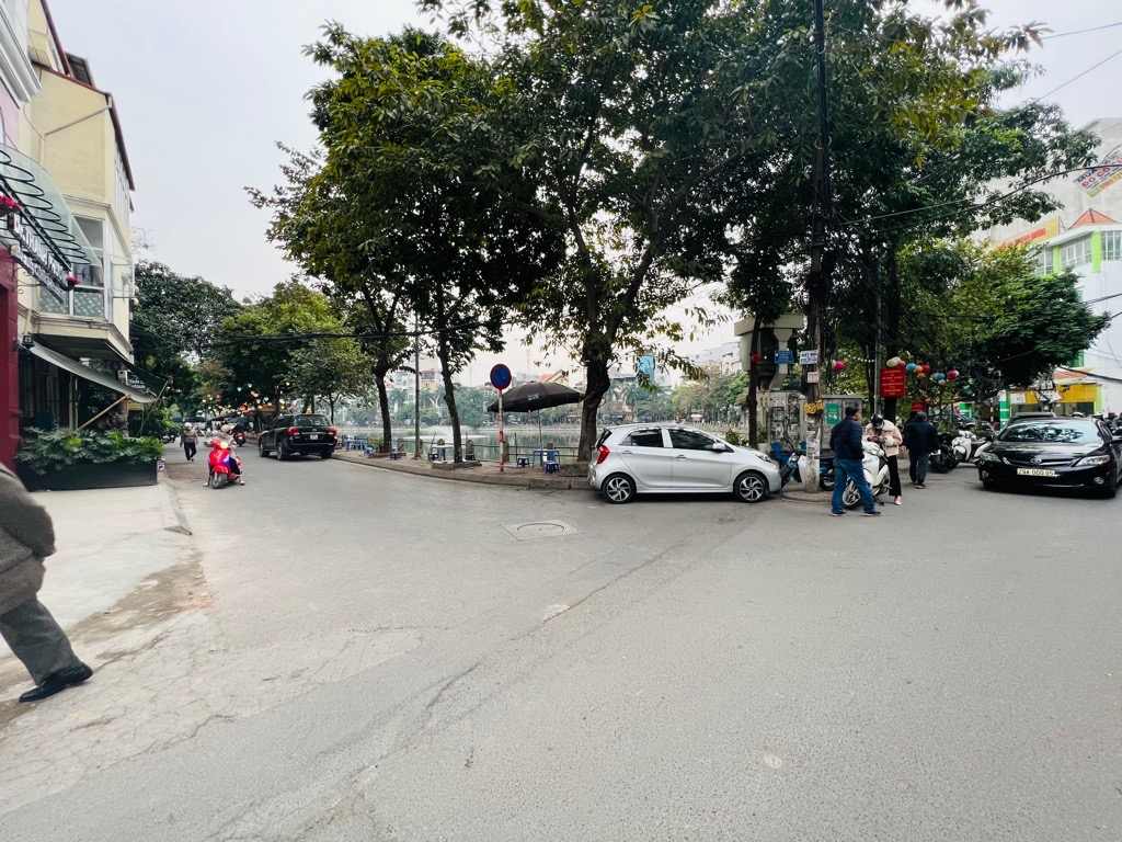 Chỉ 4 tỷ Nhà Tập thể Phương Mai Kinh doanh cực đỉnh - oto tránh - gần hồ