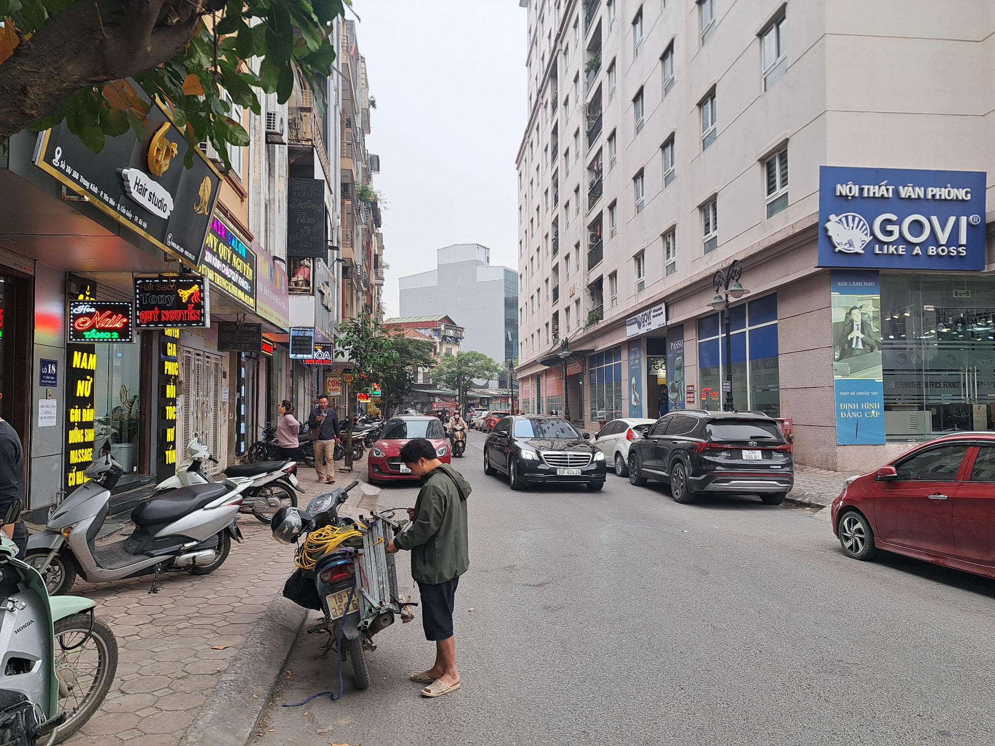 Bán Nhà Phân Lô Kinh Doanh 2 mặt oto Tránh Trung Kính Cầu Giấy 40/45 m2, 6 Tầng, Giá 18.5 tỷ LH 0868868383