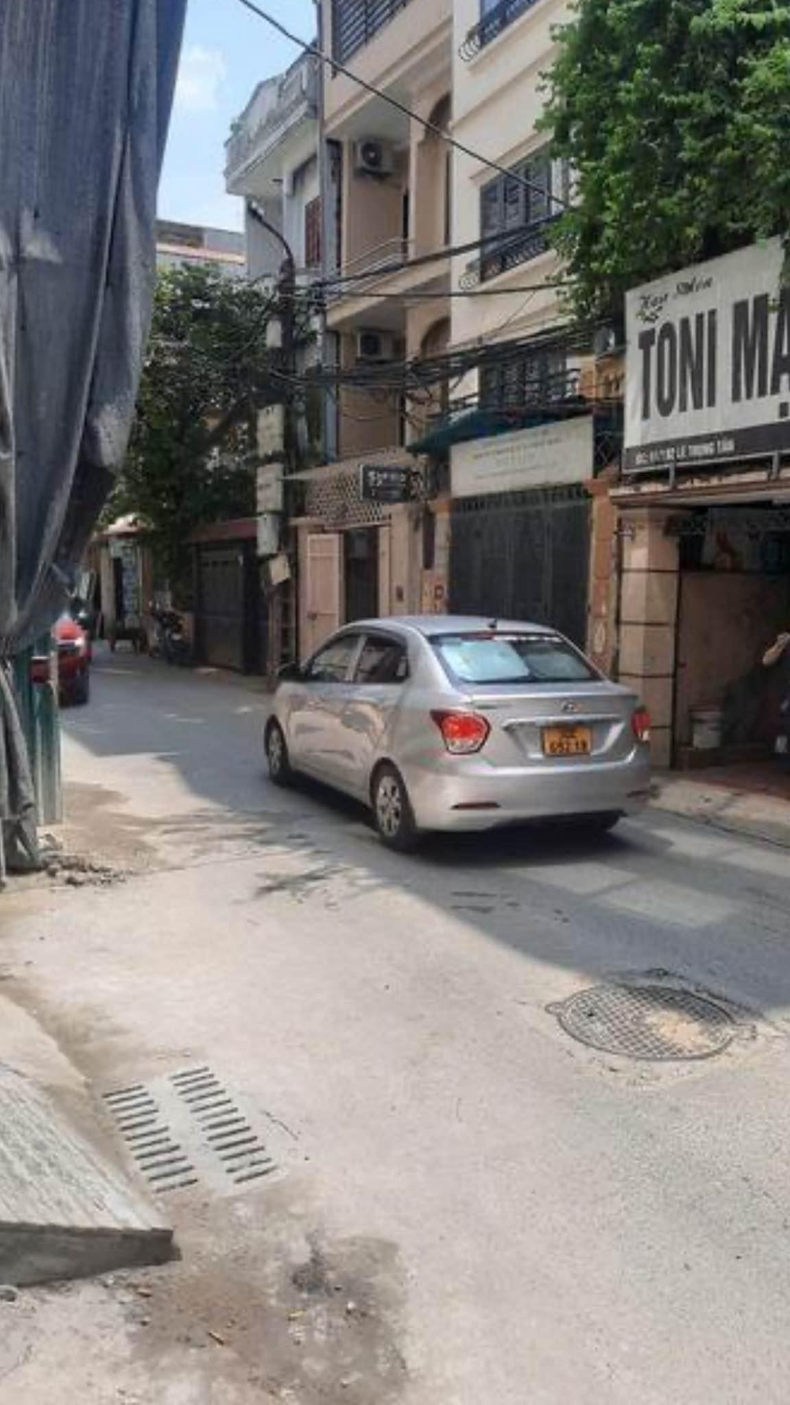 Bán nhà ngõ 42 Giang Văn Minh, Ba Đình, dt 48m, ô tô vào nhà, lô góc 2 mặt ngõ. Giá 10.6 tỷ