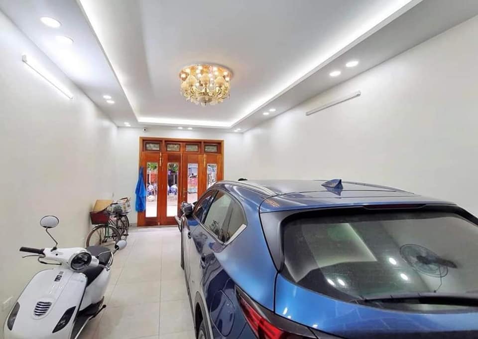 Bán nhà Lạc Long Quân, Tây Hồ, dt 40m, ô tô 7 chỗ vào nhà, tầm tiền hiếm có. Giá 6.2 tỷ