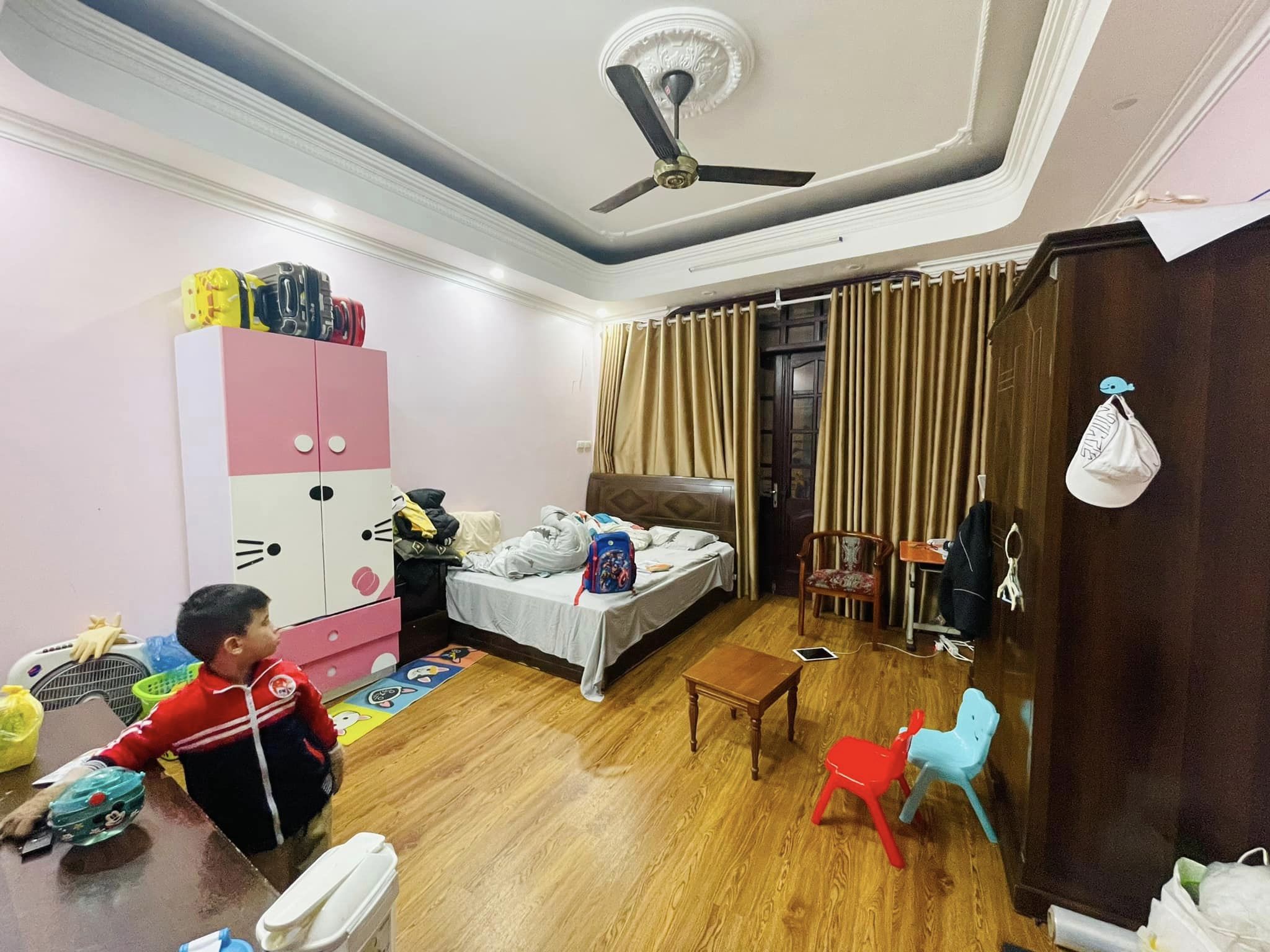 Bán nhà mặt phố Yên Lạc, 62 m2, 5 tầng, mặt tiền 4.3m, giá 13.7 tỷ, KD đỉnh