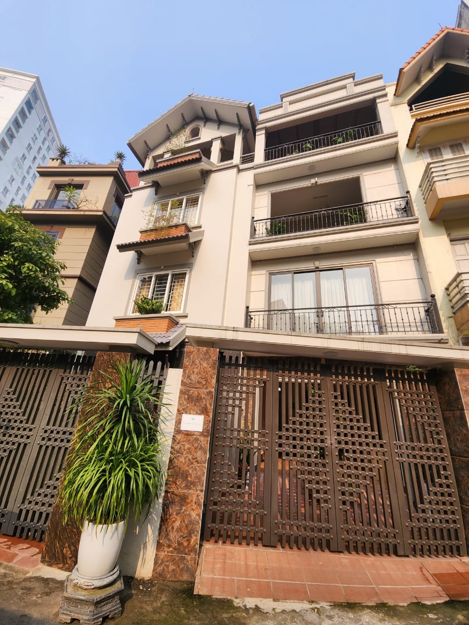 ⭐SIÊU ĐẸP- ÔTÔ VÀO NHÀ-Phong Cách Biệt Thự-Lạc Long Quân 110m2/4T/ MT 6m 22.8 Tỷ⭐