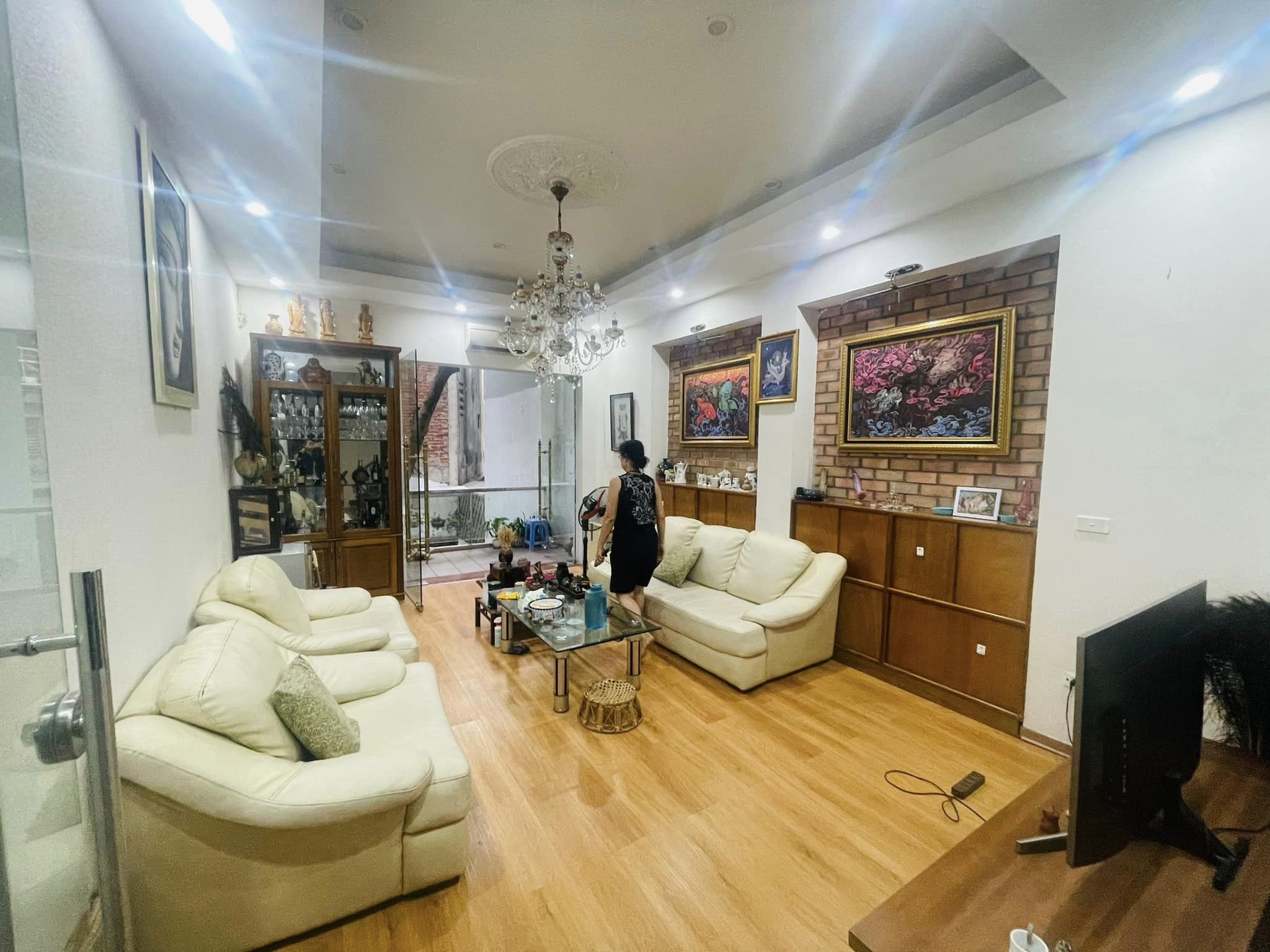 Bán nhà 553 Giải Phóng phân lô siêu rộng, kd văn phòng, spa. DT 127m2 x 4T MT 4m giá 21.5 tỷ