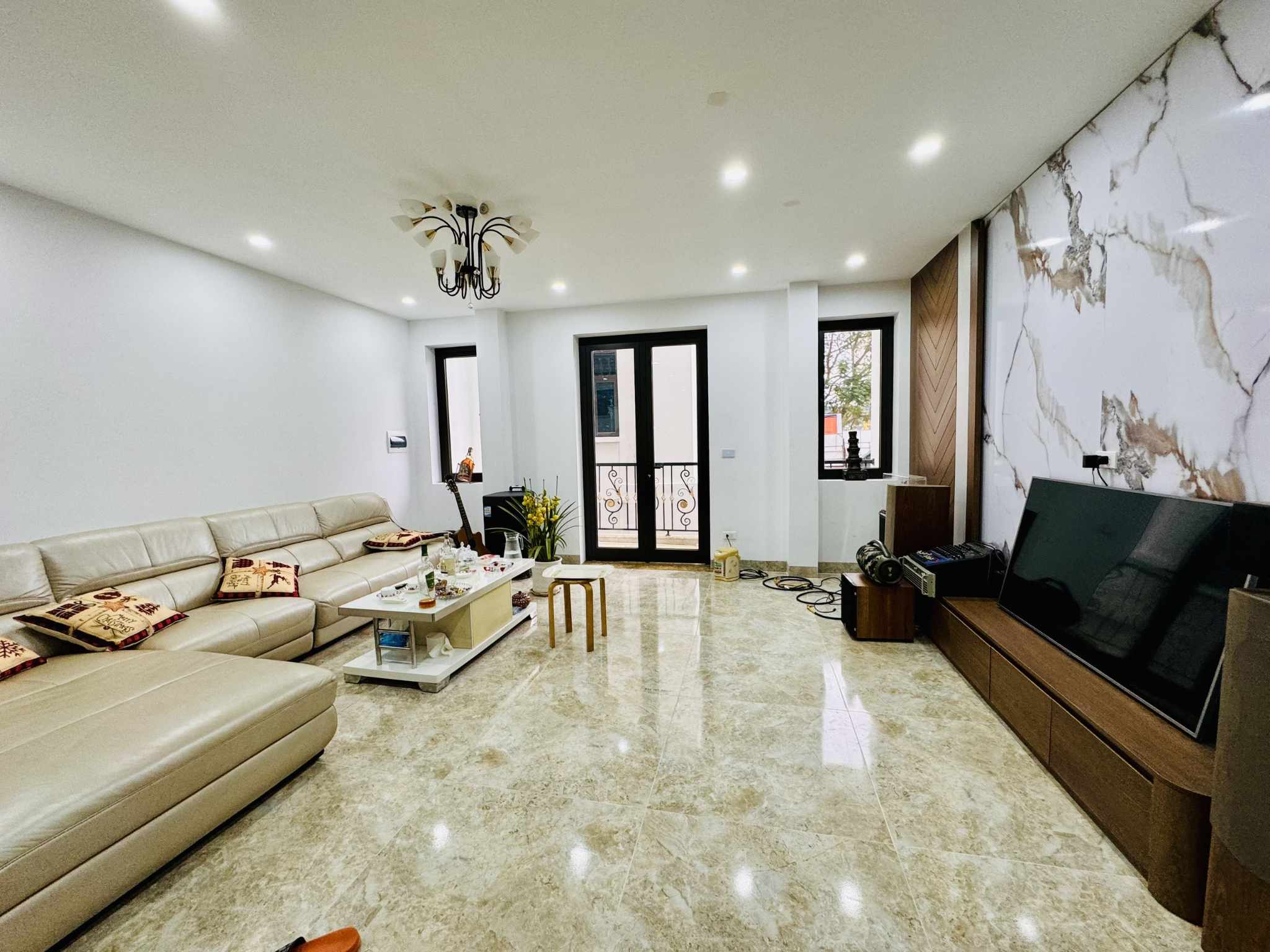 Chính chủ cần bán gấp căn nhà tại Phố Nghĩa Tân, Hoàng Quốc Việt, Cầu Giấy, dt 65 m² giá 16,8 tỷ .