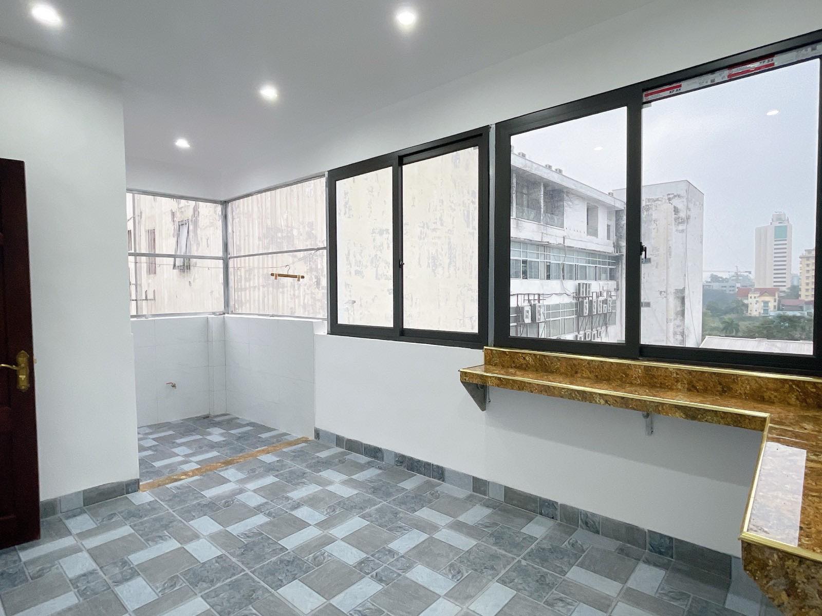 BÁN NHÀ MỚI ĐẸP THANG MÁY NGÕ NÔNG PHỐ VIP NGỌC KHÁNH BA ĐÌNH 40M2 x 6T CHỈ 7,5 TỶ