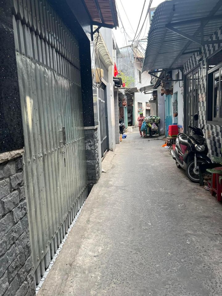 BÁN NHÀ ĐƯỜNG LƯU TRỌNG LƯ QUẬN 7 3,2 tỷ Diện tích 3,3x12.5 nở hậu 3,4 tổng diện tích đất 41m2