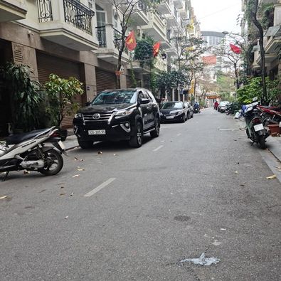 NHÀ ĐẸP-GIÁ TỐT-PHỐ NGUYỄN HUY TƯỞNG-THANH XUÂN,DT 65MxMT5X6T CHỈ 22TỶ